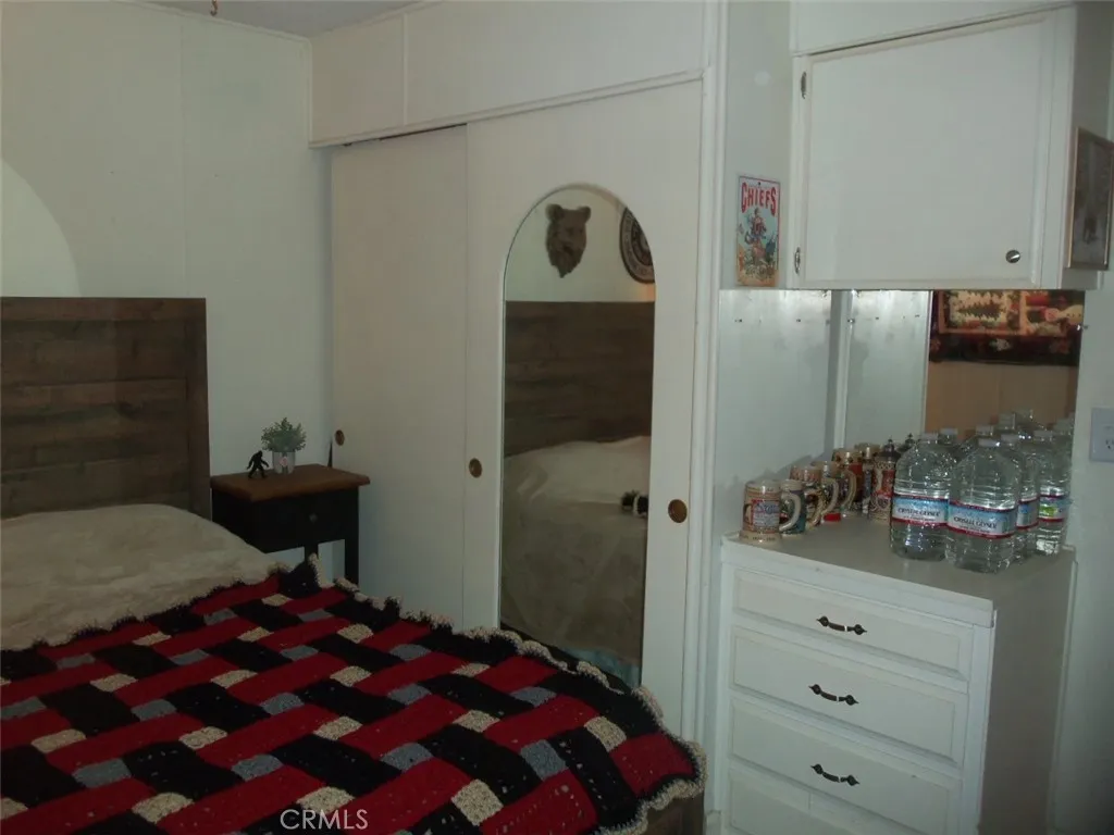 smaller bed w/built ins