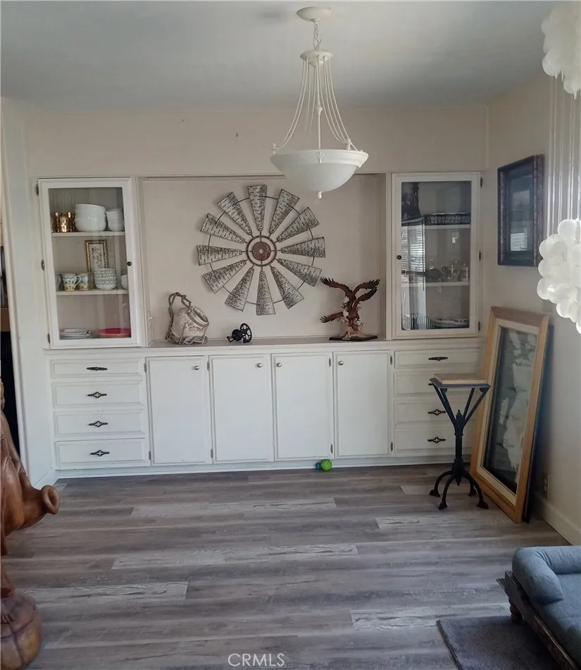 Dining w/built in Hutch
