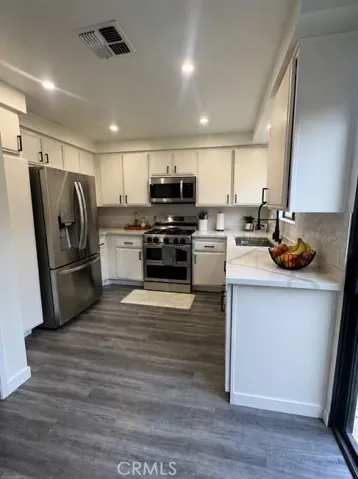 13540 Hubbard, Sylmar, California 91342 — photo 5