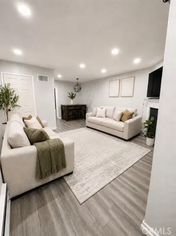 13540 Hubbard, Sylmar, California 91342 — photo 4