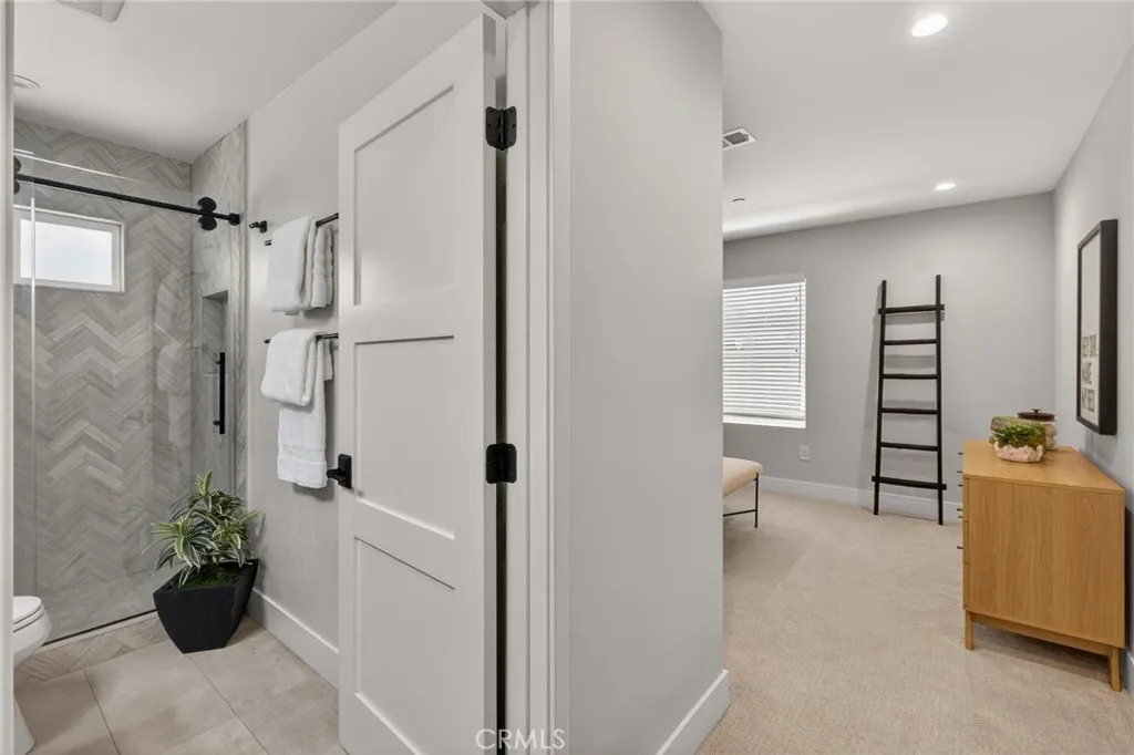 Downstairs Bathroom #1