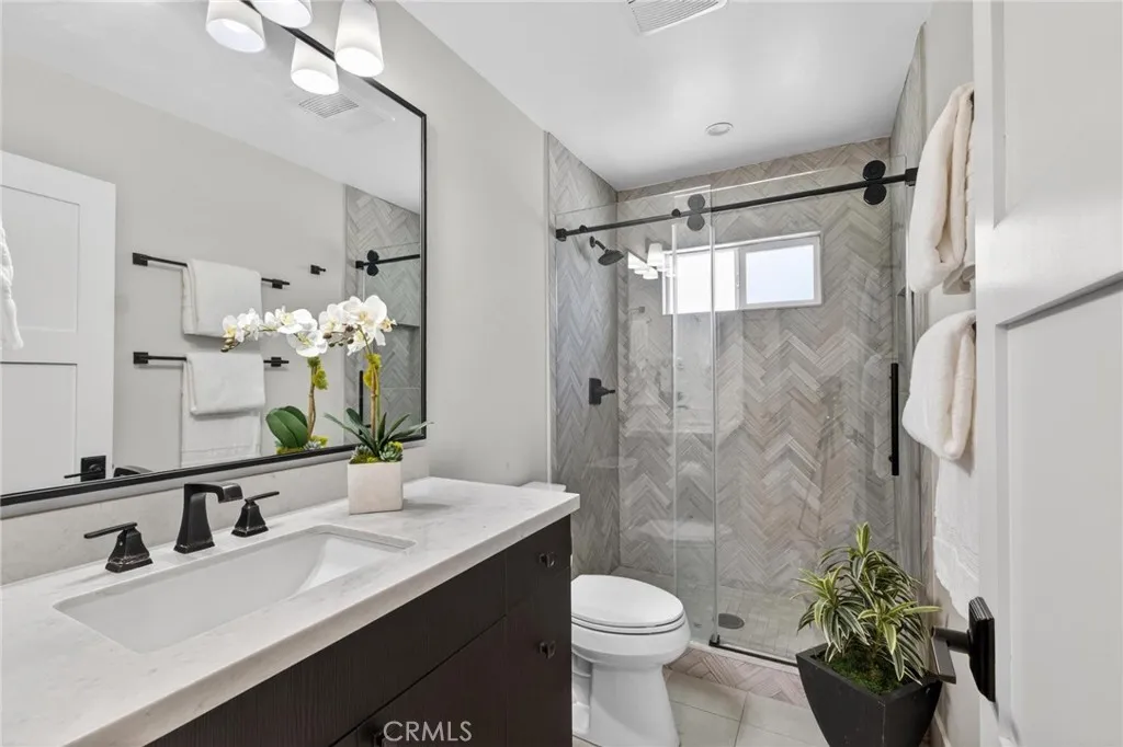 Downstairs Bathroom #1