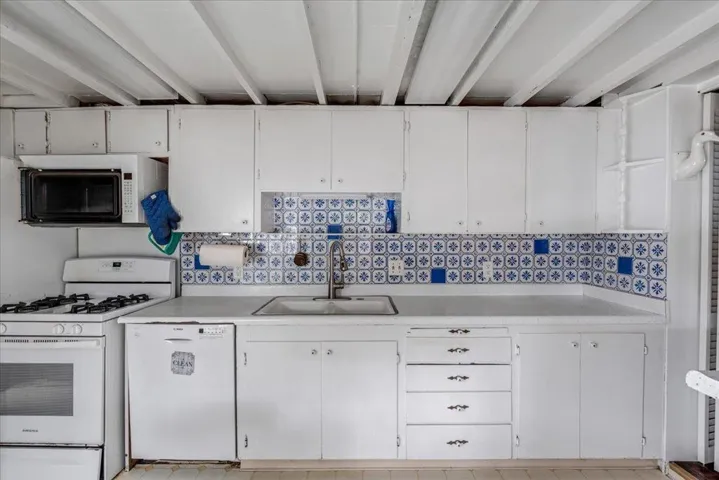 841 Congress Avenue, Pacific Grove, California 93950