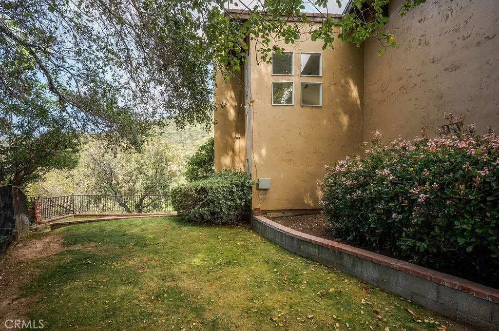 Two large side yards