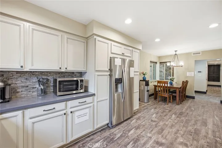 5237 Topanga Canyon, Woodland Hills, California 91364