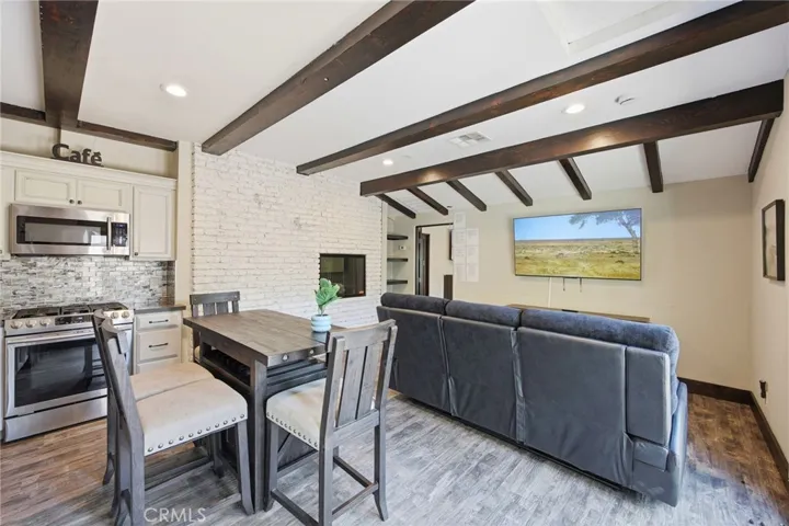 5237 Topanga Canyon, Woodland Hills, California 91364