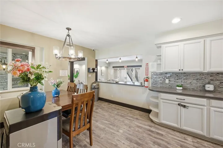 5237 Topanga Canyon, Woodland Hills, California 91364