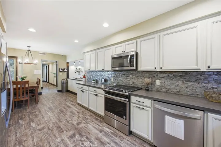 5237 Topanga Canyon, Woodland Hills, California 91364