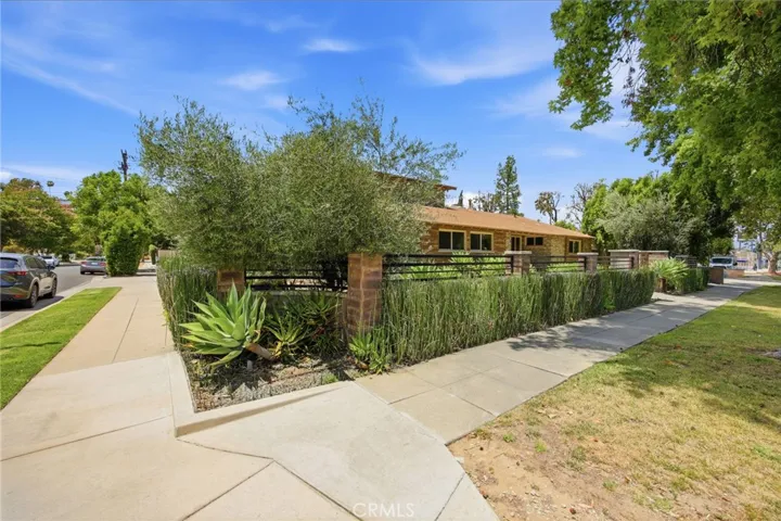 5237 Topanga Canyon, Woodland Hills, California 91364