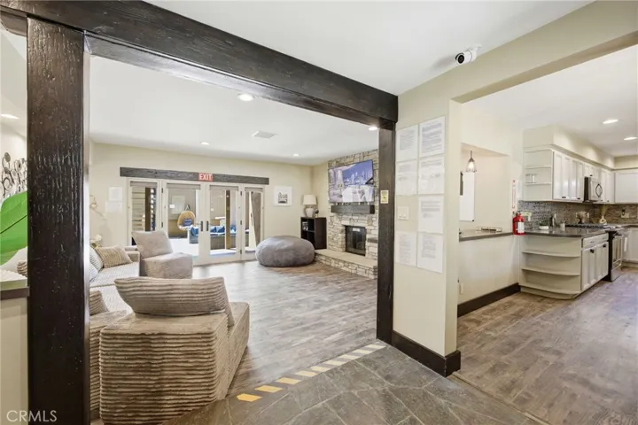 5237 Topanga Canyon, Woodland Hills, California 91364