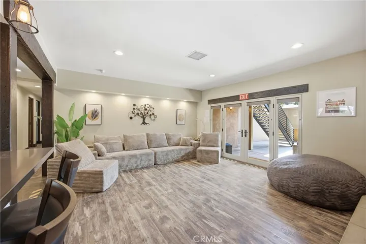 5237 Topanga Canyon, Woodland Hills, California 91364