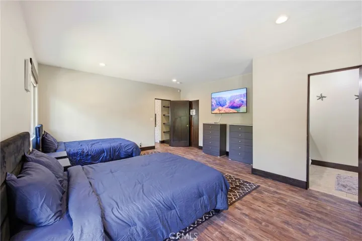 5237 Topanga Canyon, Woodland Hills, California 91364