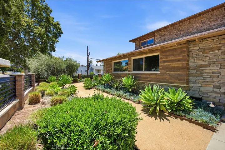5237 Topanga Canyon, Woodland Hills, California 91364