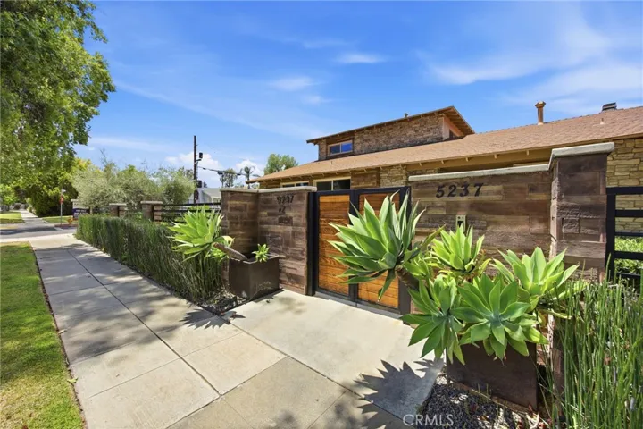 5237 Topanga Canyon, Woodland Hills, California 91364