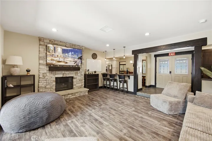 5237 Topanga Canyon, Woodland Hills, California 91364