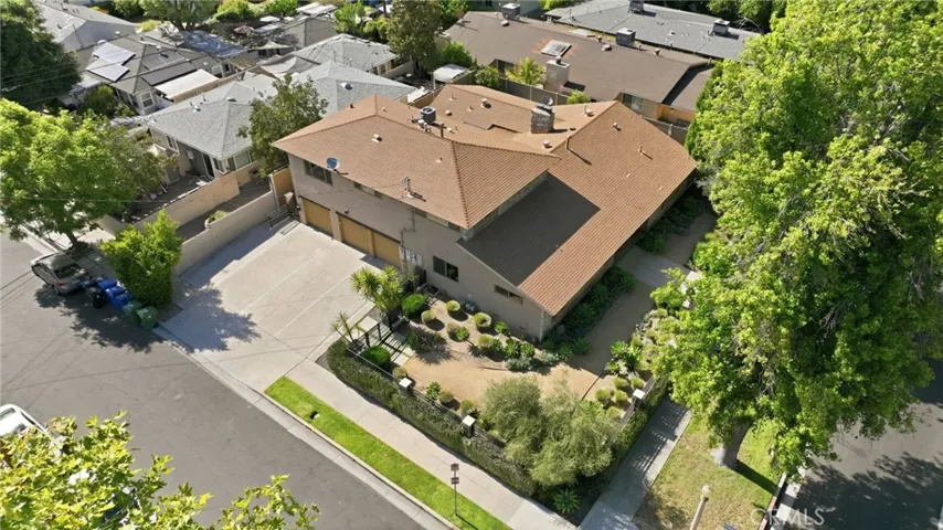 5237 Topanga Canyon, Woodland Hills, California 91364