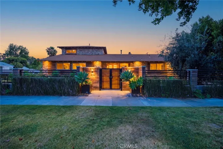 5237 Topanga Canyon, Woodland Hills, California 91364