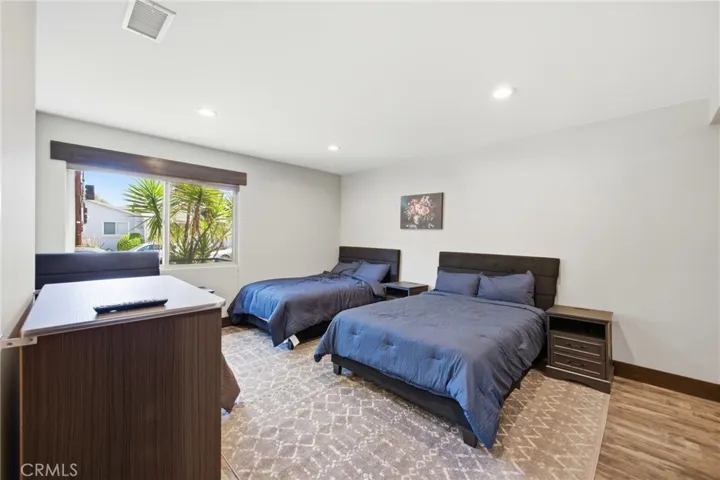 5237 Topanga Canyon, Woodland Hills, California 91364