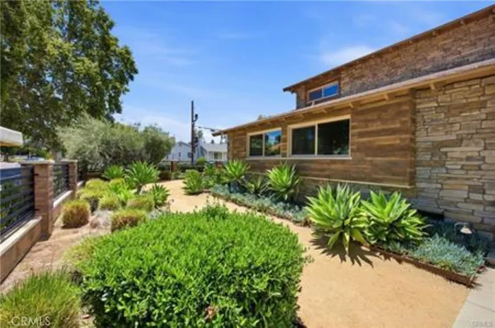 5237 Topanga Canyon, Woodland Hills, California 91364