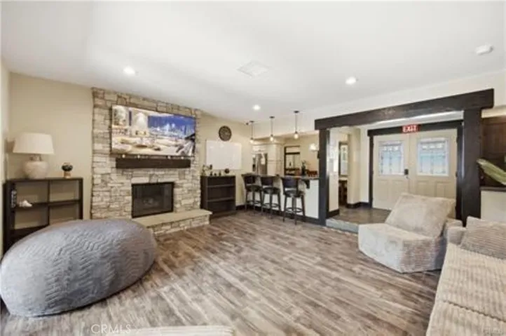 5237 Topanga Canyon, Woodland Hills, California 91364