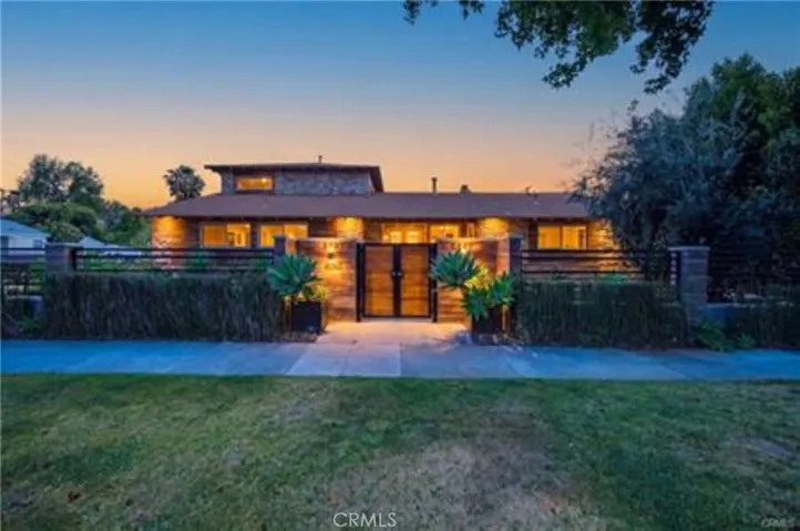 5237 Topanga Canyon, Woodland Hills, California 91364