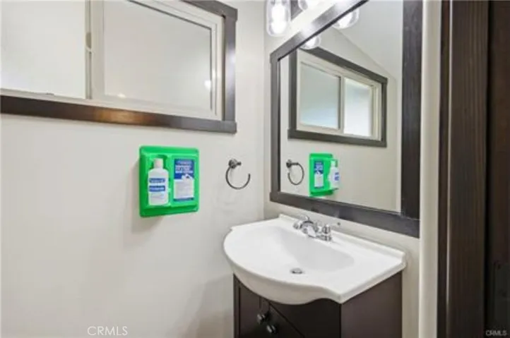 5237 Topanga Canyon, Woodland Hills, California 91364