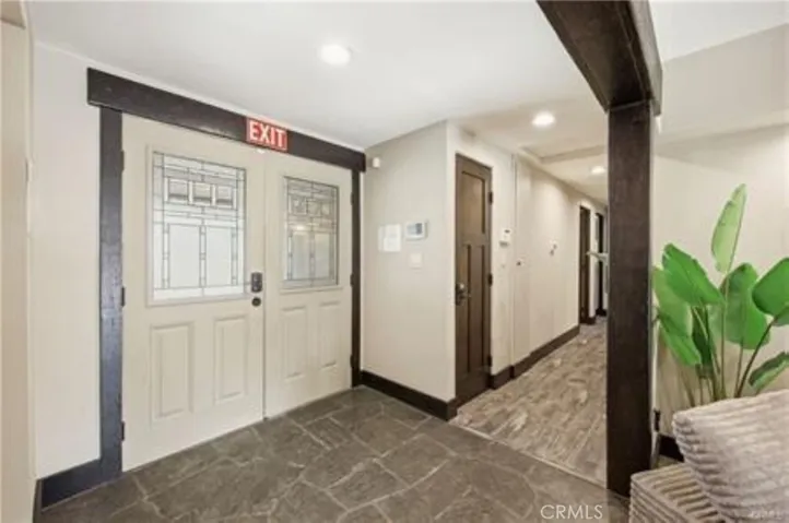 5237 Topanga Canyon, Woodland Hills, California 91364