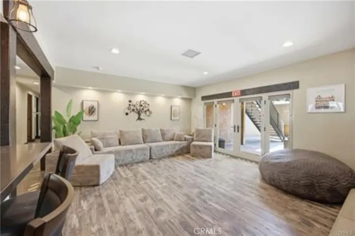 5237 Topanga Canyon, Woodland Hills, California 91364