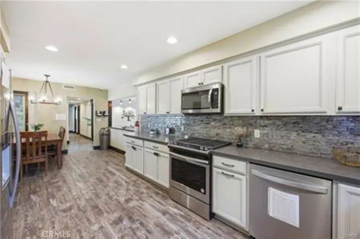 5237 Topanga Canyon, Woodland Hills, California 91364