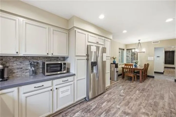 5237 Topanga Canyon, Woodland Hills, California 91364