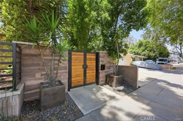 5237 Topanga Canyon, Woodland Hills, California 91364