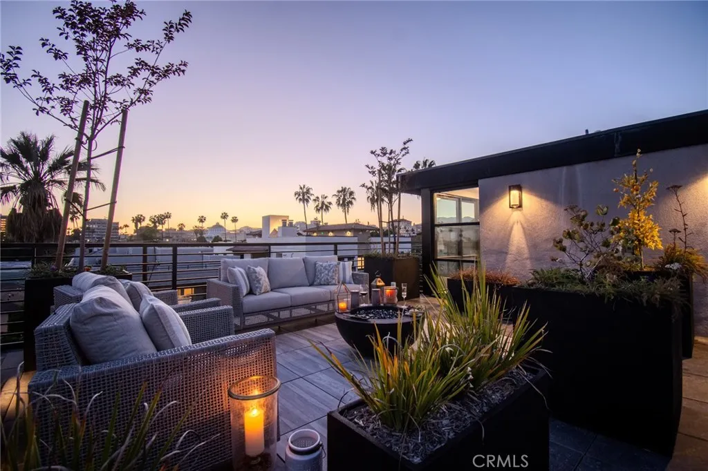 150 S Oak Knoll 202