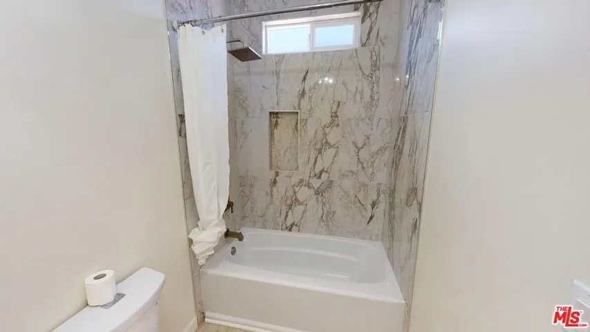 7252 Glade Avenue, Canoga Park, California 91303