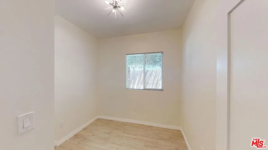 7252 Glade Avenue, Canoga Park, California 91303