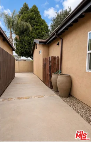 7252 Glade Avenue, Canoga Park, California 91303
