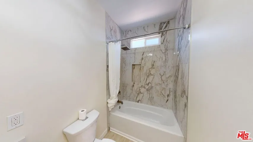 7252 Glade Avenue, Canoga Park, California 91303