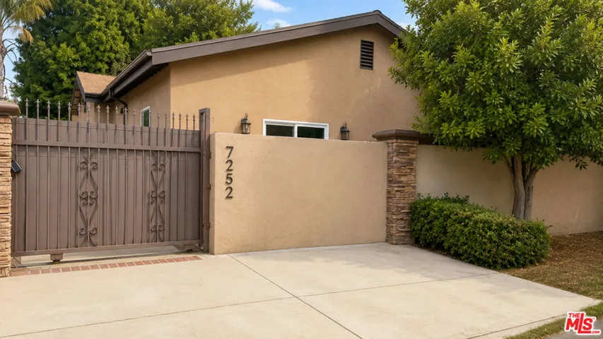 7252 Glade Avenue, Canoga Park, California 91303