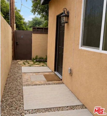 7252 Glade Avenue, Canoga Park, California 91303
