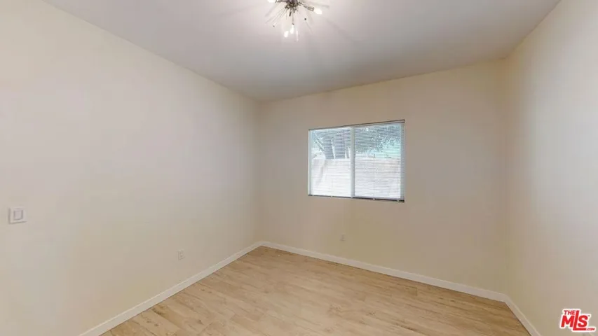 7252 Glade Avenue, Canoga Park, California 91303
