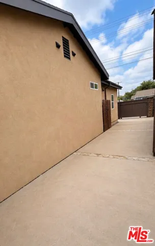 7252 Glade Avenue, Canoga Park, California 91303