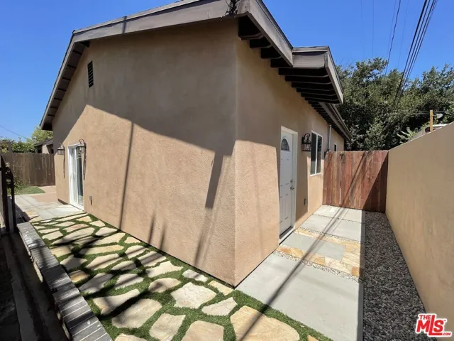 7252 Glade Avenue, Canoga Park, California 91303