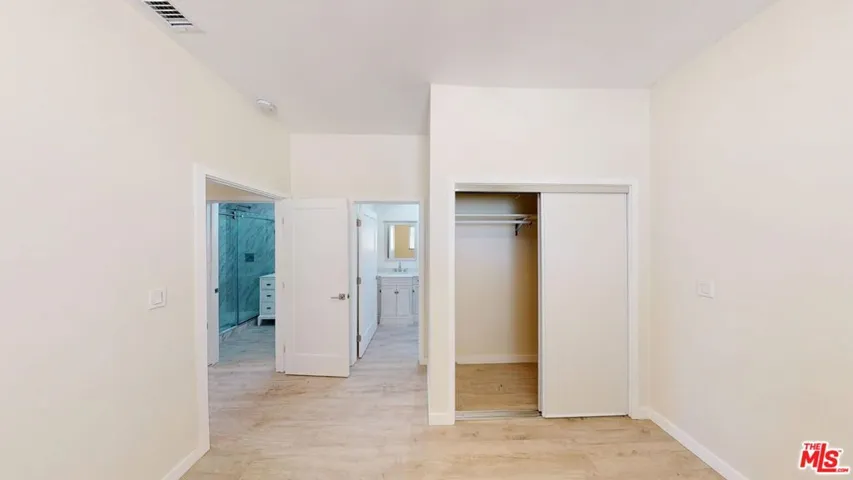 7252 Glade Avenue, Canoga Park, California 91303