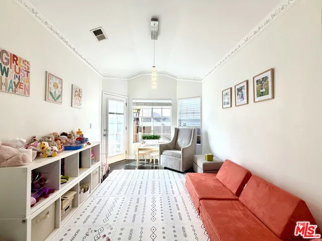 7764 Fountain Avenue, West Hollywood, California 90046