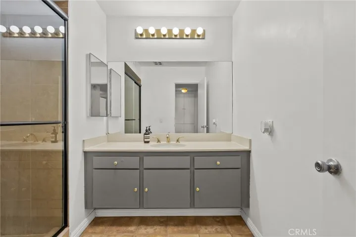 5454 Zelzah Avenue 309, Encino, California 91316