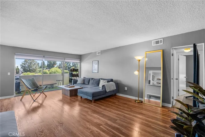 5454 Zelzah Avenue 309, Encino, California 91316