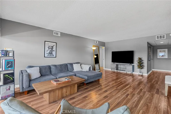 5454 Zelzah Avenue 309, Encino, California 91316