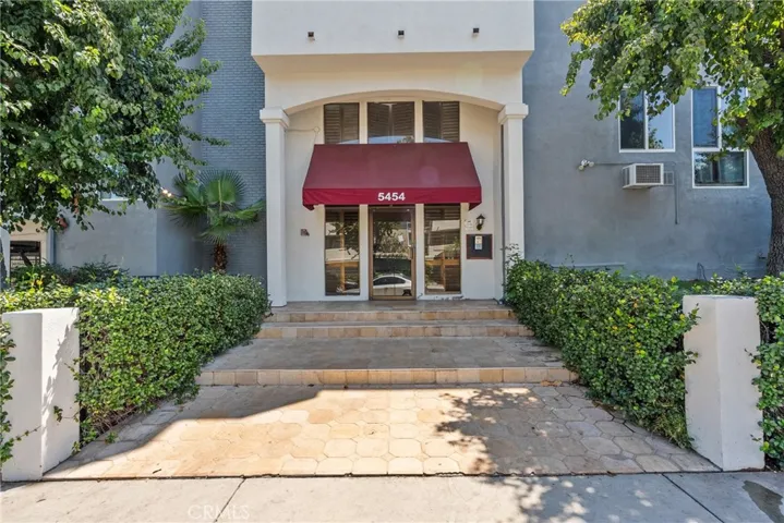 5454 Zelzah Avenue 309, Encino, California 91316