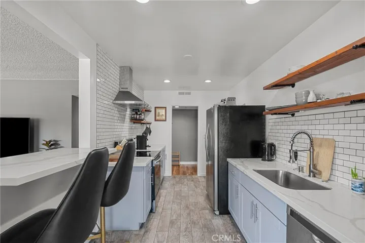 5454 Zelzah Avenue 309, Encino, California 91316