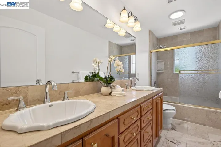 2nd Floor - Hall Bath