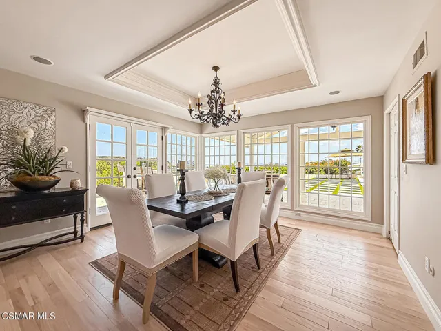 bLiving and Dining5